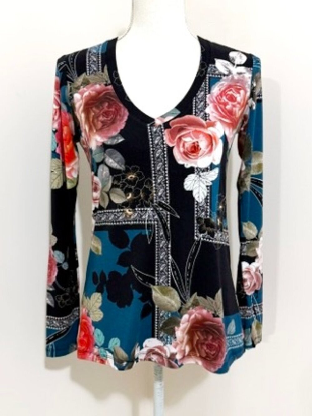 Johnny Was The Janie Favorite Long Sleeve V-Neck Tee in Rosabel Size XS - Picture 2 of 5